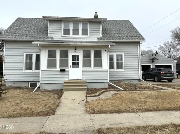 111 E 10th Ave, Redfield, SD 57469