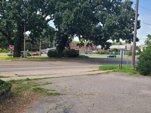 415 Oakland Dr, Kalamazoo, MI 49007