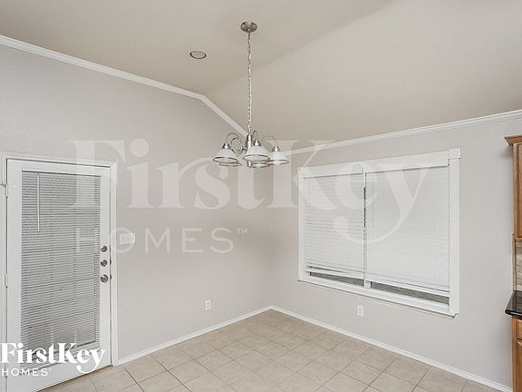 3rd image of 1049 Castle Top Dr