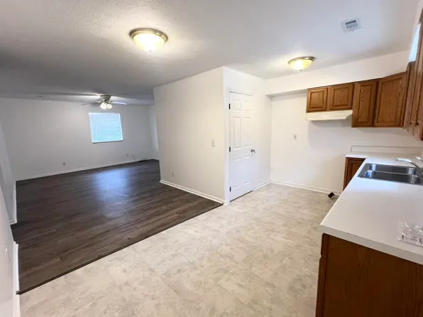 215 Timberlake Cir #5, Jacksboro, TN 37757