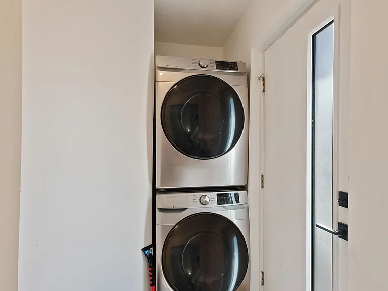366 E Logan Ave — Photo 13