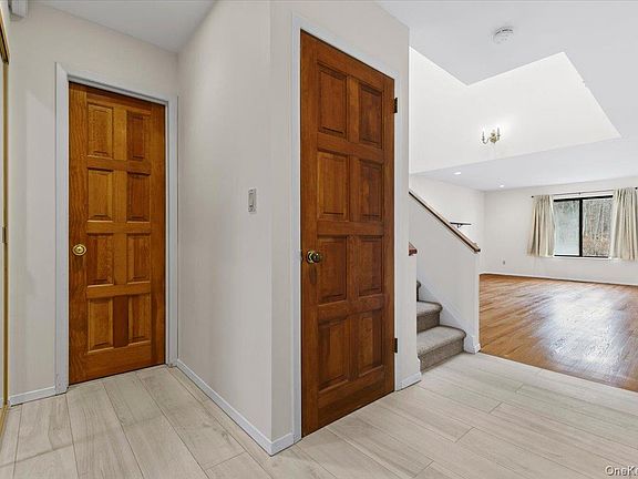 3rd image of 88 Farm Lake Crescent Road