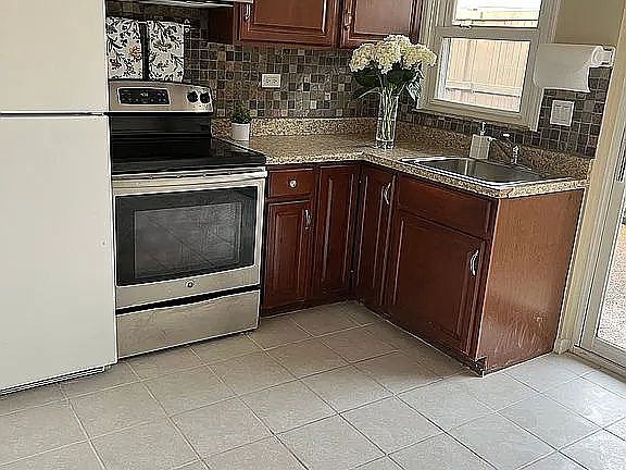 3rd image of 550 W Palatine Rd