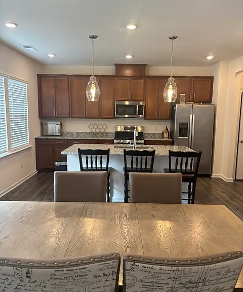406 Auburndale Ct — Photo 2