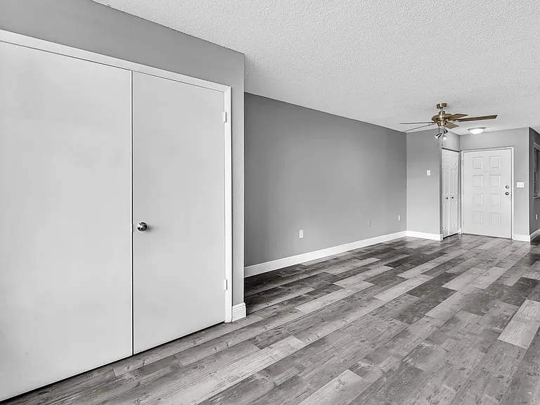 2820 Oakland Forest Dr #107 — Photo 31