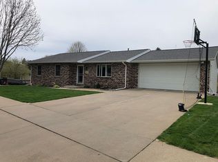 4845 Ambassador Ct, Dubuque, IA 52002