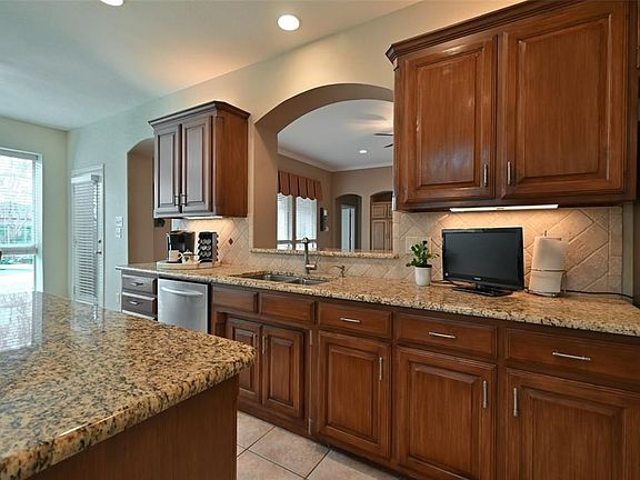 5th image of 1216 Woodvale Dr
