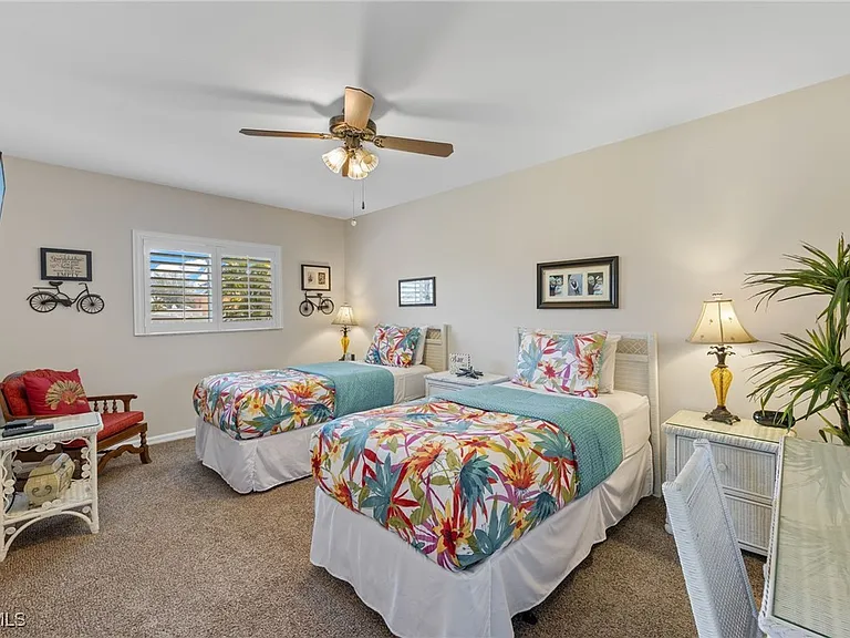 2305 SW 19th Pl — Photo 11