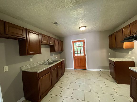 2nd image of 1583 Cameron St