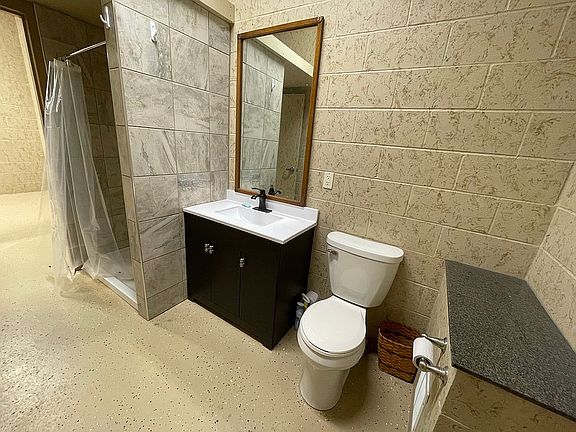 Bathroom 5' x 16'