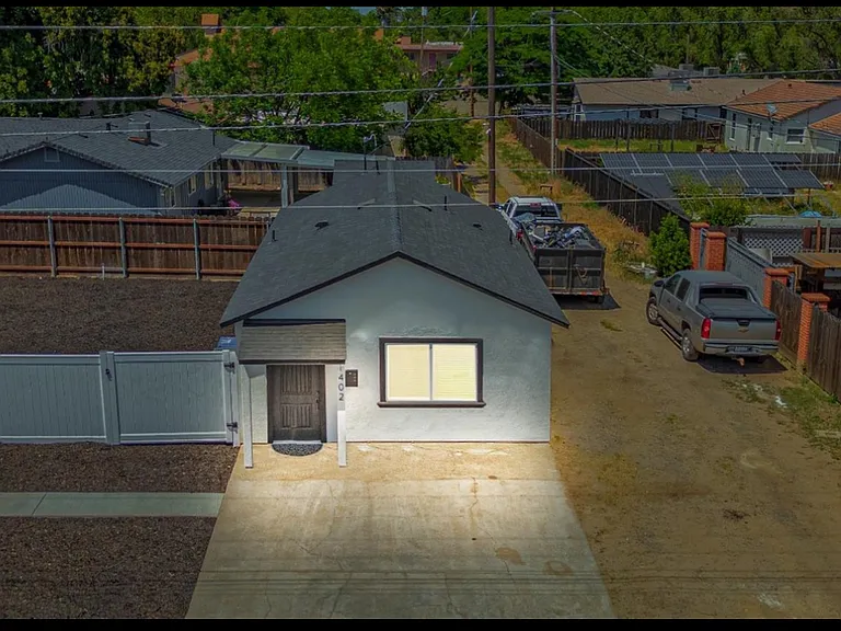 1402 Tully Rd — Photo 2