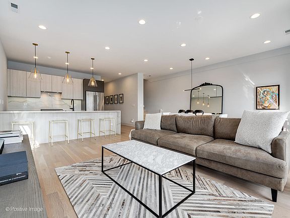 4th image of 1228 N Bosworth Ave #401