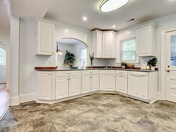 5th image of 1211 Windsor Dr