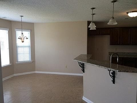 4th image of 105 Tate Dr