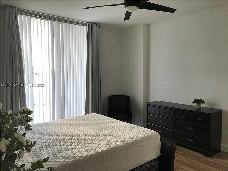 7900 Harbor Island Dr #523 — Photo 17