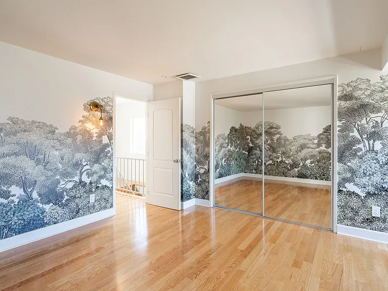 339 Isabel St — Photo 20