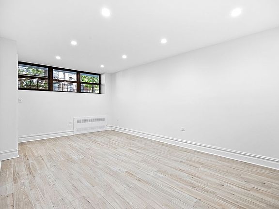 2nd image of 13240 Sanford Ave