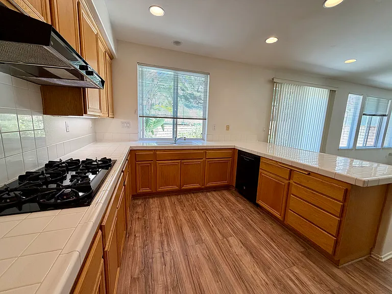 2737 Stonecutter St — Photo 7