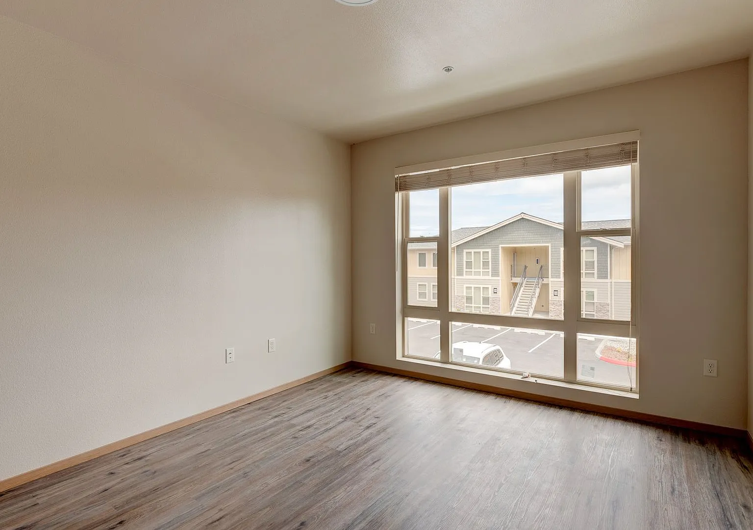 M1250 - Park Terrace Apartments — Photo 4