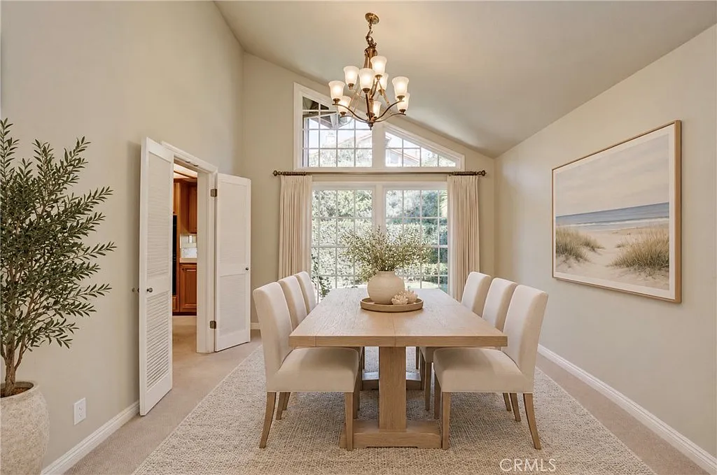 4 bed, 2.5 bath, 2506 sqft, $6,900 — Photo 2