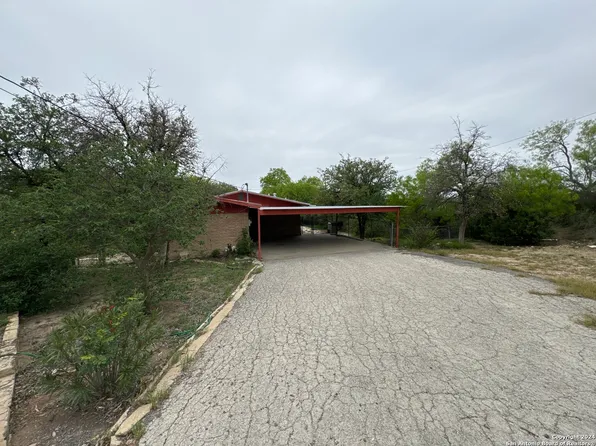1095 AVENUE B, Eagle Pass, TX 78852