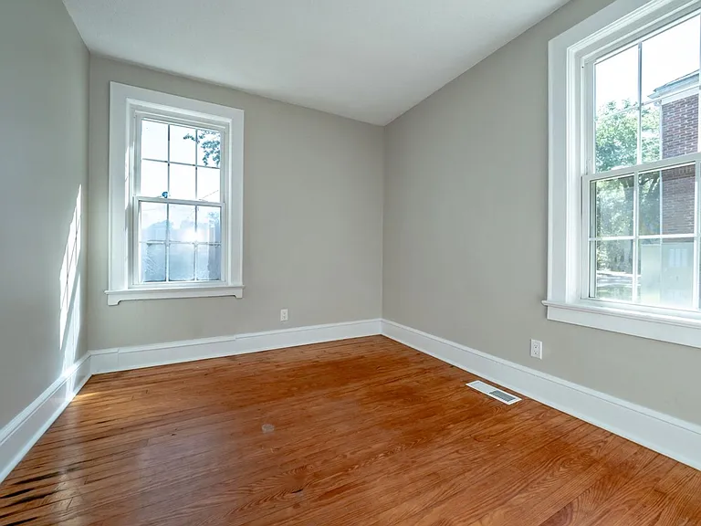 124 Haynsworth St — Photo 6