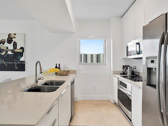 5th image of 333 NE 24th St APT 601