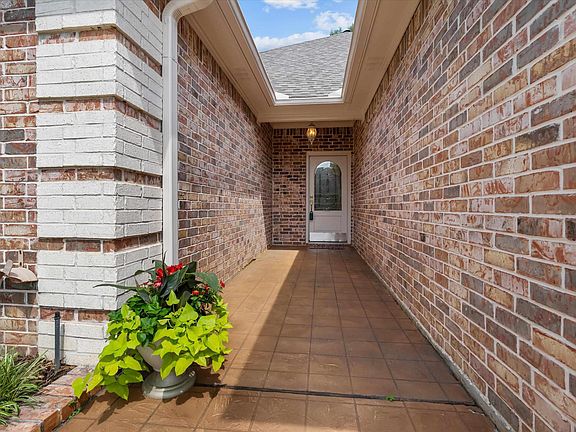 5th image of 5706 Hollybrook Dr