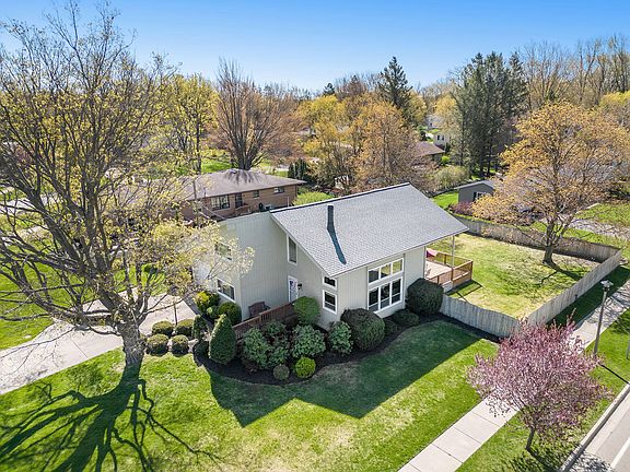 2nd image of 1436 Clarke Pl