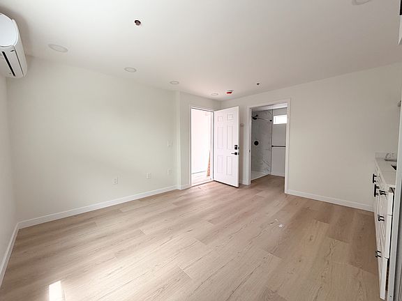 3rd image of 6602 Manning St #1