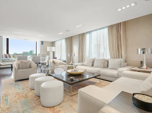 220 Boylston St APT 9017, Boston, MA 02116