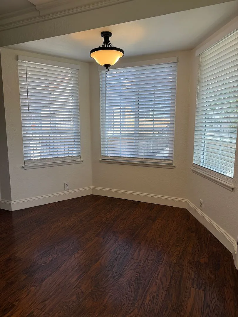 Remodeled Upstairs Condo in RSM — Photo 4