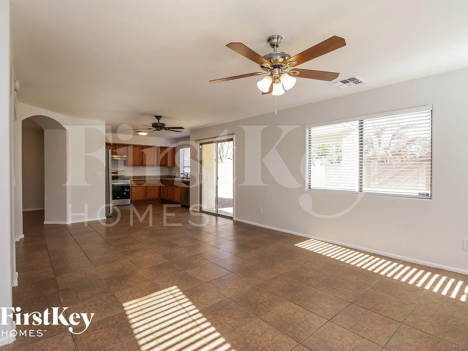 5 bed, 2.5 bath, 2305 sqft, $2,220 — Photo 4