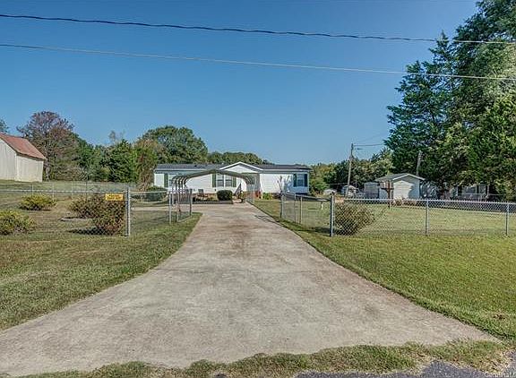 2nd image of 3304 Scott Dr