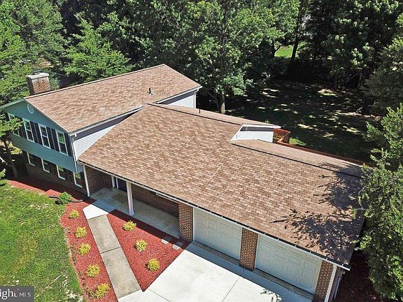 3rd image of 2722 Sun Valley Dr