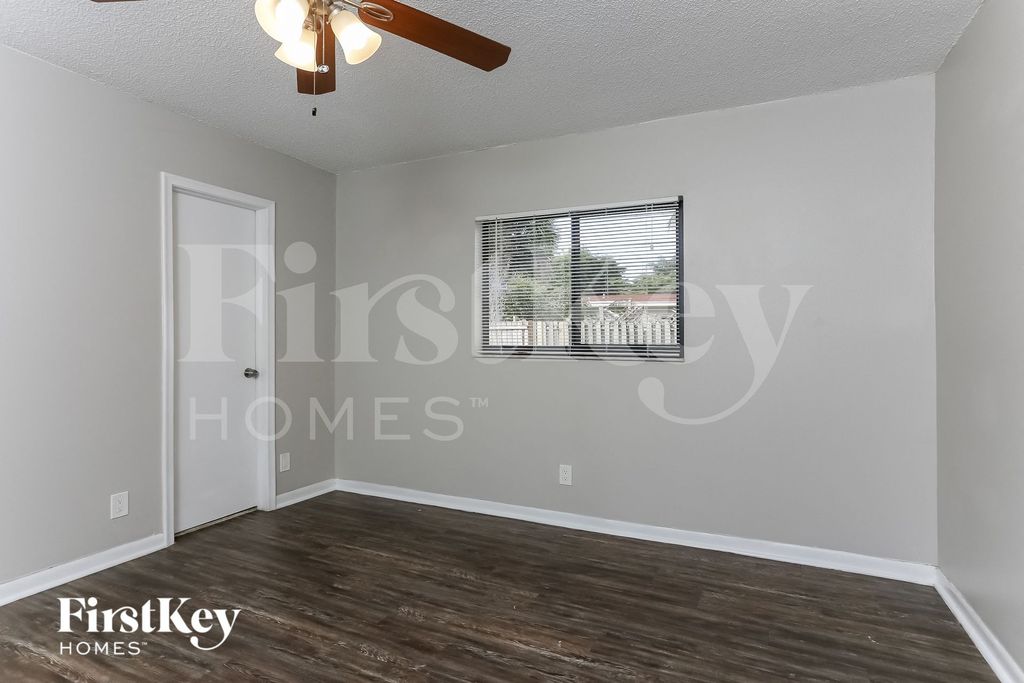3621 NE 12th Ter, photo 9