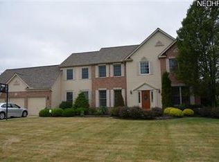 562 Parkside Dr, Avon Lake, OH 44012