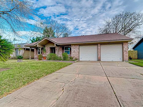 Great 4 car driveway with 2 car attached garage
