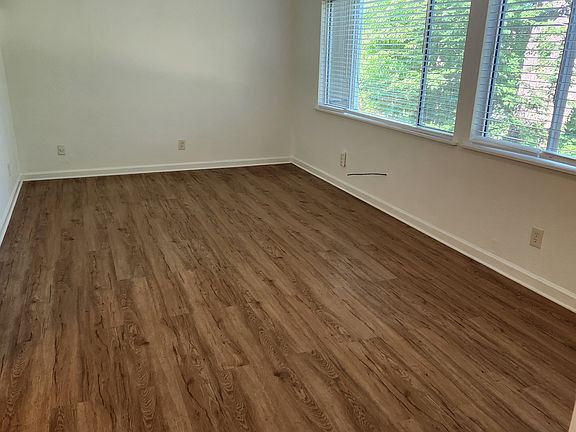 2nd image of 25 Howland Rd APT A2