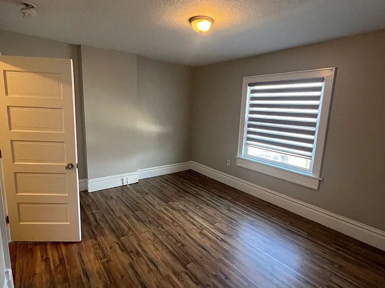 689 E Whittier St — Photo 15