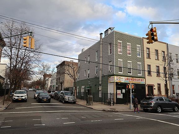 4th image of 551 Onderdonk Ave