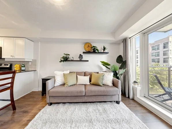 19 Barberry Pl #513, Toronto, ON M2K 3E3