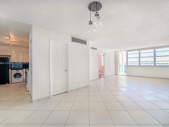 3rd image of 6770 Indian Creek Dr APT 9L