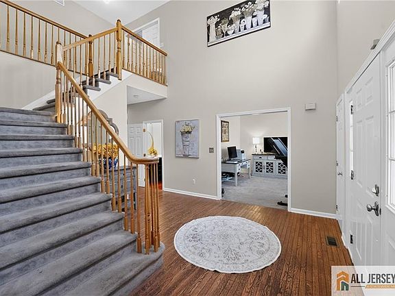 5th image of 101 Cardinal Dr