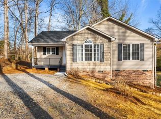3528 Lamplight Dr, Randleman, NC 27317
