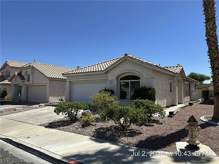 122 McLaren St — Photo 2