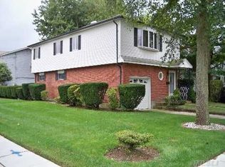 2338 Oakdale Ave, Seaford, NY 11783