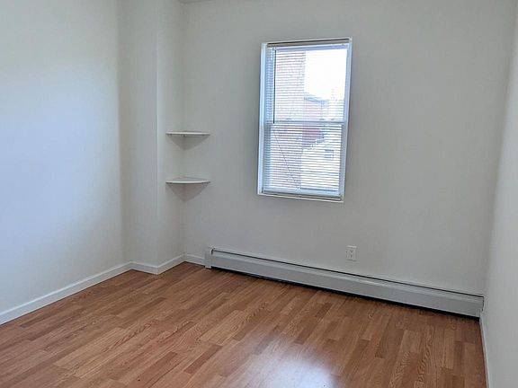 5th image of 11157 44th Ave Floor 2