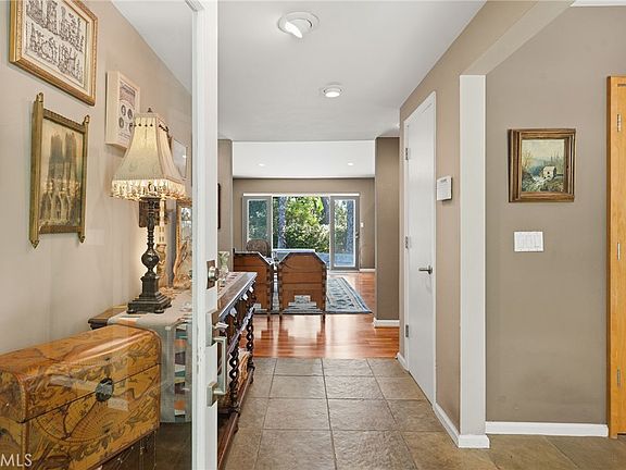 5th image of 4956 Hood Dr