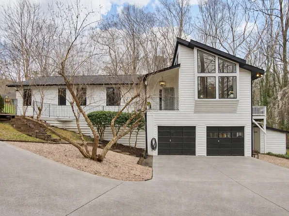 2400 Rockridge Ct, Raleigh, NC 27612